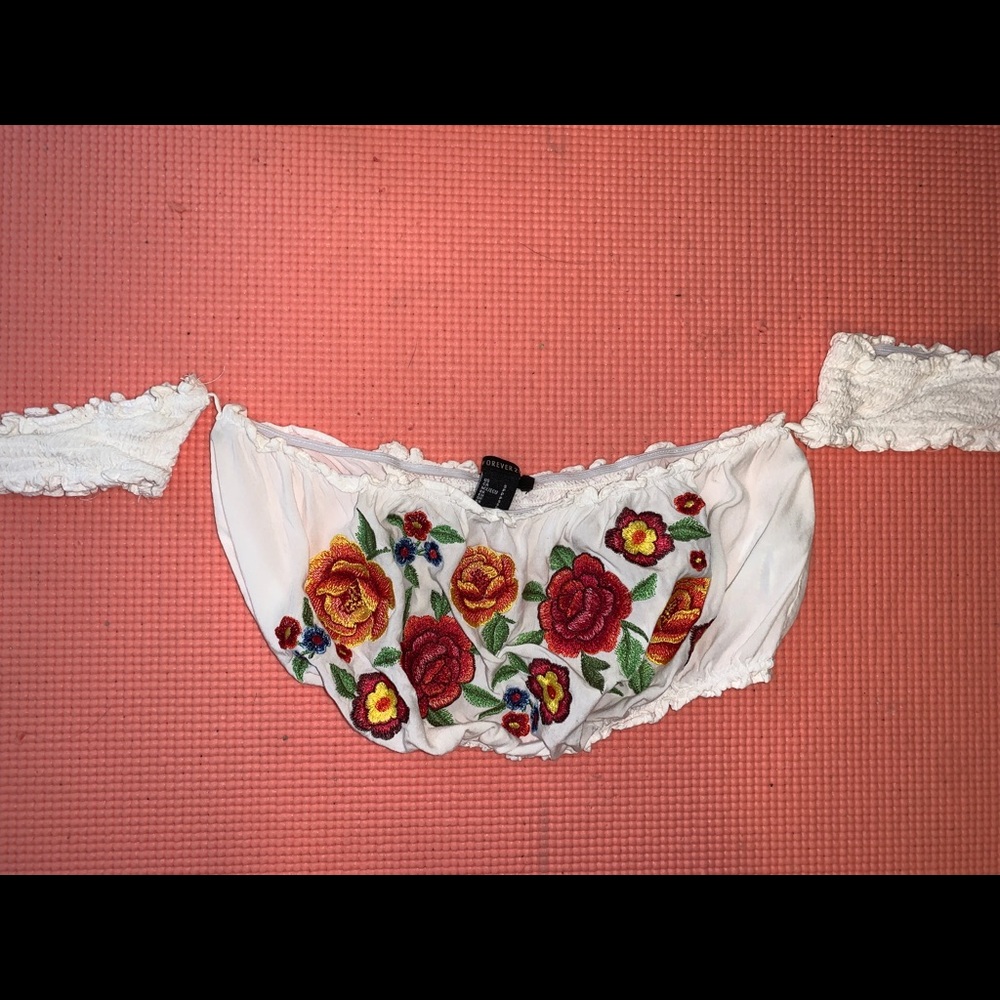Crop top- floral 🌸